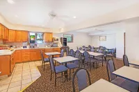 Days Inn by Wyndham Mackinaw City/Bridgeview Area