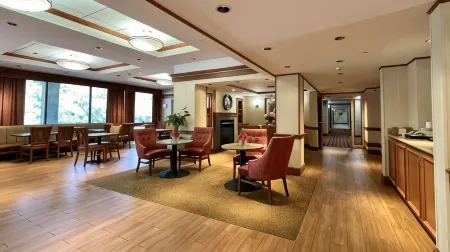 LONG CREEK HOTEL by IHG Отели рядом с достопримечательностью «Мэн Молл»