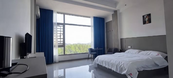 Late Feng Hotel Hotels in Dao County