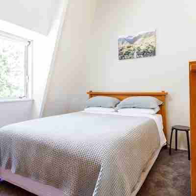 1970's Renovated,self contained 2 bedroom bach Rooms