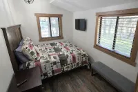 Simply Amazing....Remodeled Cabin with Strawberry's Largest Deck, Dog Friendly