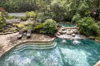 Luxury Riverfront Estate - Pool, Spa, Tennis, & Pond - baignoire