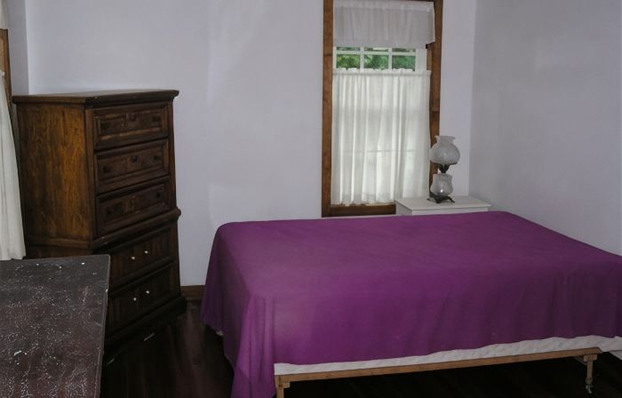 2 Mins/350 ft Walk to West Beach, Relaxing 3-Br Sleeps 8 Cottage with Large Yard