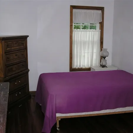 Now with TV - Relax in our 3-bedroom Westbrook cottage at West Beach
