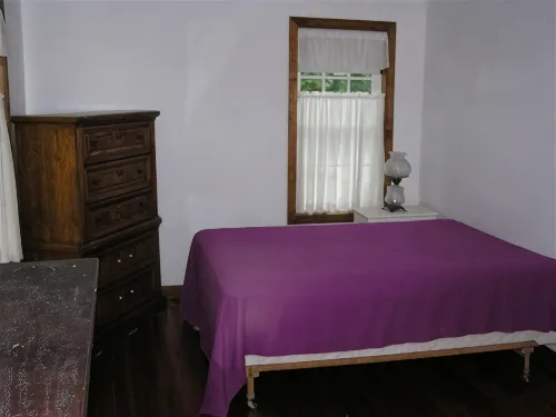 Now with TV - Relax in our 3-bedroom Westbrook cottage at West Beach
