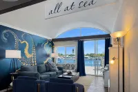 Couples Waterfront Condo Saugatuck Kayak-Beach-Hike-Kayak  Outdoor Heated Pool
