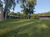 2 miles from the Indiana Rails train station, 12 miles from Pokagon State Park - 3 tähden