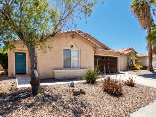 Stylish House in the Indian Palms Country Club. Walking distance to Coachella!