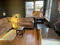 De Luxe King-Size Bed Master Bedroom + 2 Sleeping Sofas in LR - Whole Suite 79 Hotels in Silver Spring