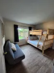 Sandy Pacific Hideaway-hot tub, smart tv, woodstove. 4 bedroom home. Florence,OR