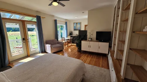 Coastal Hideaway Private Suite