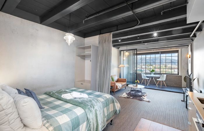Cozy Studio - Private Balcony, Bath and Tub