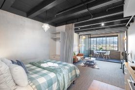 Cozy Studio - Private Balcony, Bath and Tub