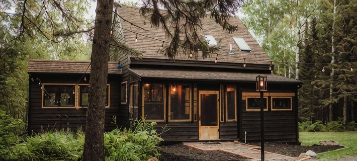 Cabin retreat nestled in the woods above Lake Superior. Close to GM AND Lutsen. Hotels in Cook County