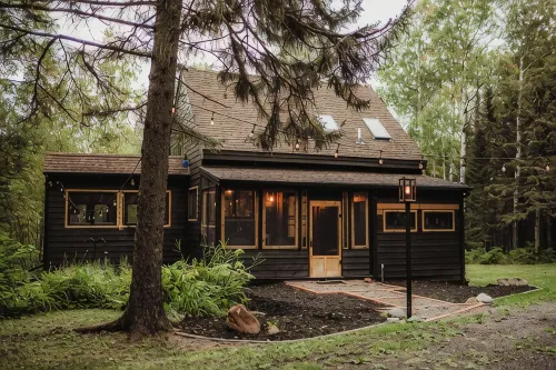 Cabin retreat nestled in the woods above Lake Superior. Close to GM AND Lutsen.