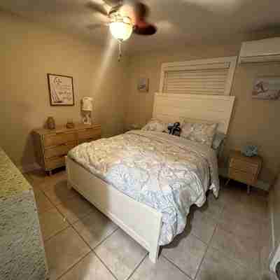 Tropical Oasis Anchor Located on the Bayside with Pool. Rooms