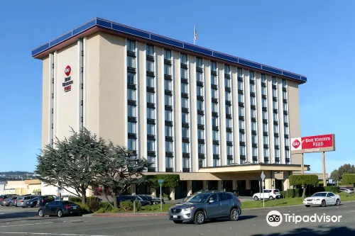 Best Western Plus Grosvenor Airport Hotel - parking