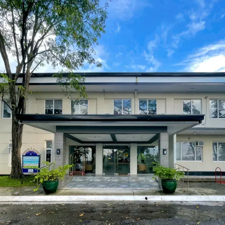 Emerald Manor Hotel