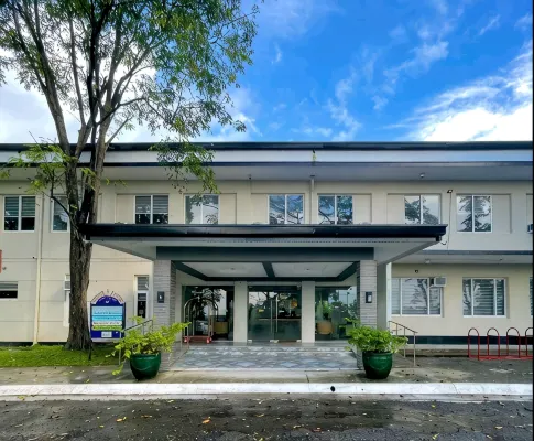 Emerald Manor Hotel