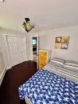 Private walkout basement apt with free parking spot. - 2 ดาว