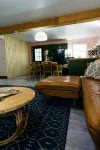 Boho Cabin w/ Hot Tub.  Private & Cozy Escape - homestay