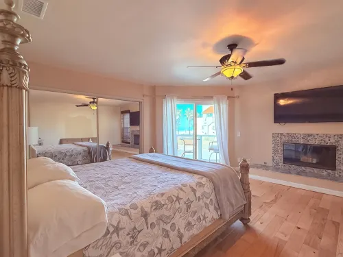 Pacific Breeze ocean view , a few steps from Main Street, the sand and pier - Villas