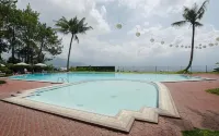 Kusuma Agrowisata Resort & Convention - Uima-altaat