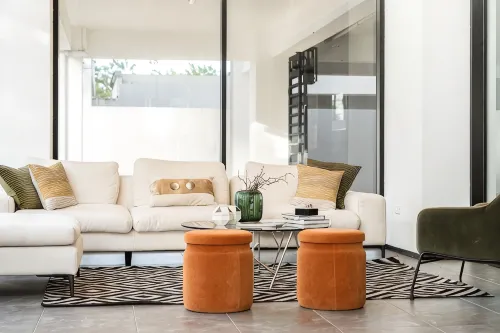 City Escape with Pool, Gym & Spa - Homestays