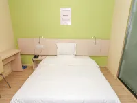 7Days Inn Chain Hotel (Wafangdian Railway Station) - parking