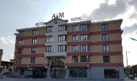 A&M Hotel with Free Parking - bar