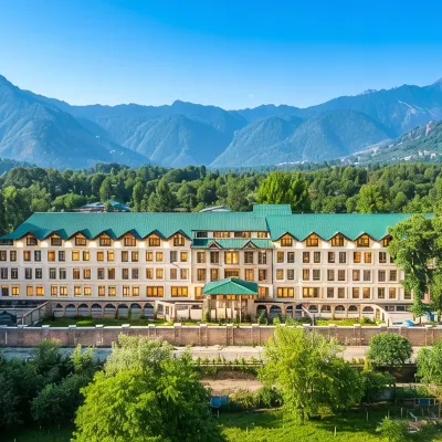 Hotel the Dewan Hotels near Park (Soura Maternity Hospital)