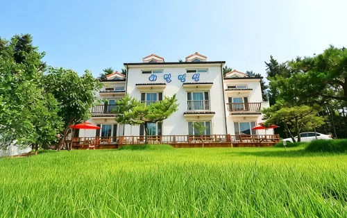 Chunjangdae Haemil Pension - parking