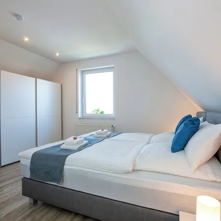 Central, stylish and modern holiday apartment with balcony and box-spring beds
