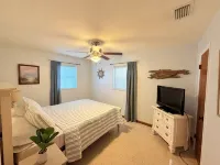 2-bedroom house in Satellite Beach I 4 Min Walk from the Beach