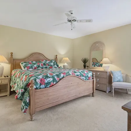 Beautiful, Remodeled Villa Within Walking Distance to Vanderbilt Beach!!