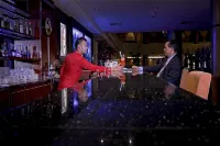 Grand Elite Hotel Pekanbaru - بار
