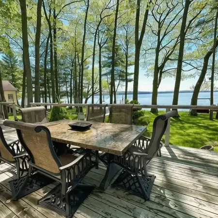 Charming Lake Front Cabin - 3-bedroom house with AC, WiFi in serene Hubbard Lake