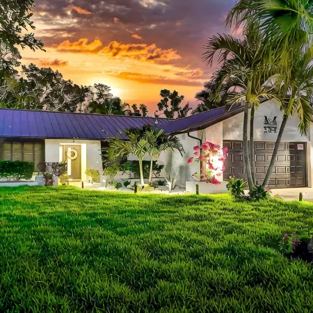 Heated Pool & AC Game Room • Mini Golf • 3Br • 12 Min to Ami • Renovated