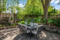 Updated South Hill Craftsman Sleeps 12!