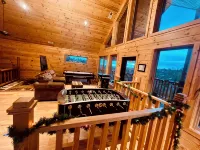 Tri Level cozy cabin, stunning views!!
