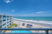 Top Floor Oceanfront 2Br w/ Balcony at Paradise Beach Club, Unit 447 - Wifi