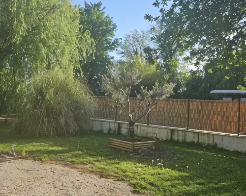 Gîte à la Campagne Dans un Parc Arboré Avec Piscine Hotele w: Noves
