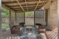 Spring Escape - 7 Miles From IAH