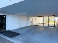 Beachfront Oasis! 2BR,2BA with Private Beach Access and free upfront parking.