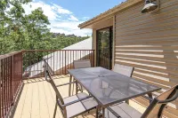 Table Rock Lake Cabin Getaway! Close to Lake, SDC, Showboat, and more!