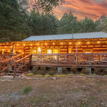 Bryson City, Entire Cabin to Yourself! King & Queen Beds.