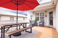 Beach Retreat - Spacious Top Level APT, Walk to Carolina Beach, Lake & Park - 4-Star