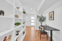 Glendora Route 66 Home Newly Renovated Spacious 4-bedroom with 6 bathrooms