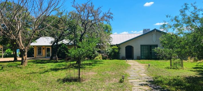 Hilltop Retreat Hotels in Kendall County