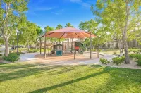 Lakefront Luxury Villa 4 bedroom+loft with Pool